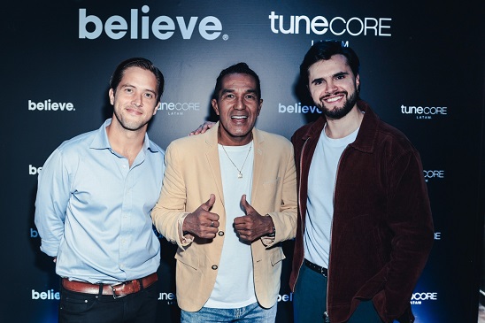 Rodrigo Gonsalves, Director de ventas Believe para USA, LATAM y Cono Sur, El Checo Acosta, Artista Believe y David Pavía, Gerente cuentas, alianzas y marketing Believe Reg Andina y Centroamérica_-